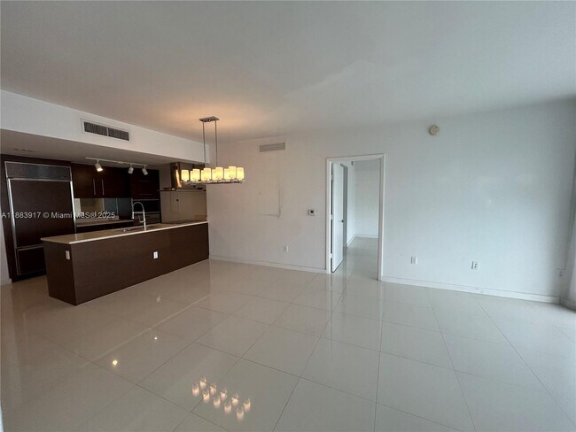 Building Photo - 495 Brickell Ave