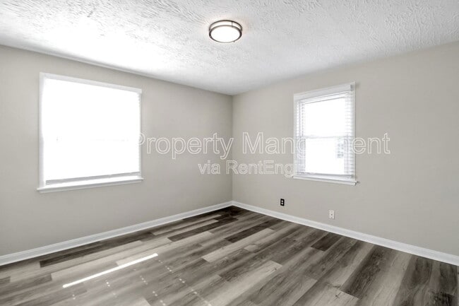 Building Photo - 1047 S James Rd