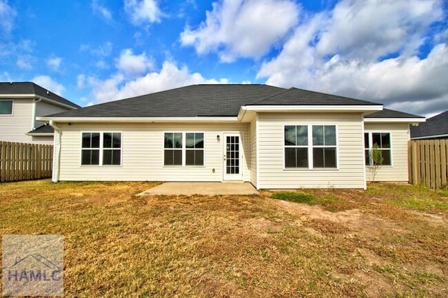 Building Photo - 302 Mcclelland Lp NE