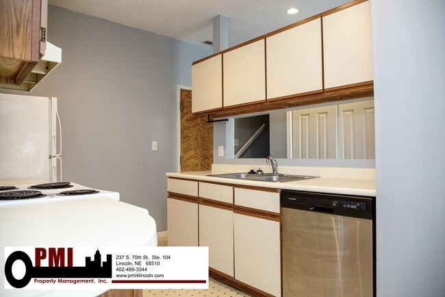 Building Photo - 2 Bedroom, 1.5 Bathroom Single Unit for Rent at Historic WaterPark