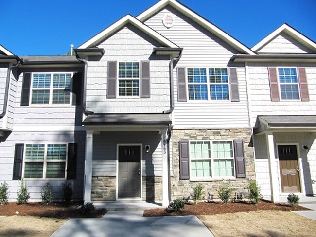 Building Photo - Lovely Townhouse