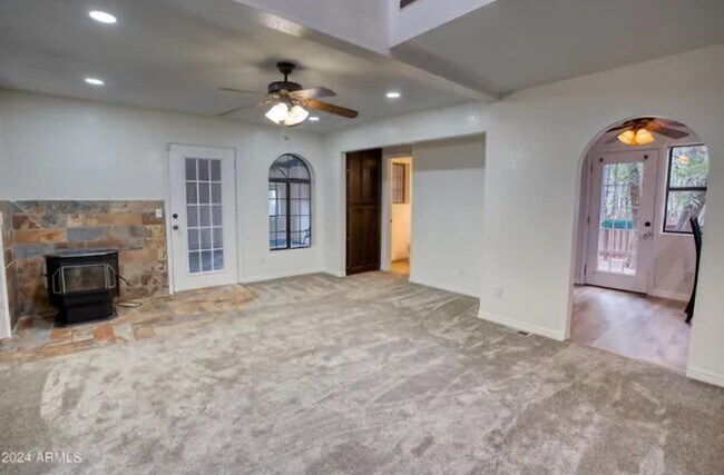 Building Photo - 5460 Knottingham Ln