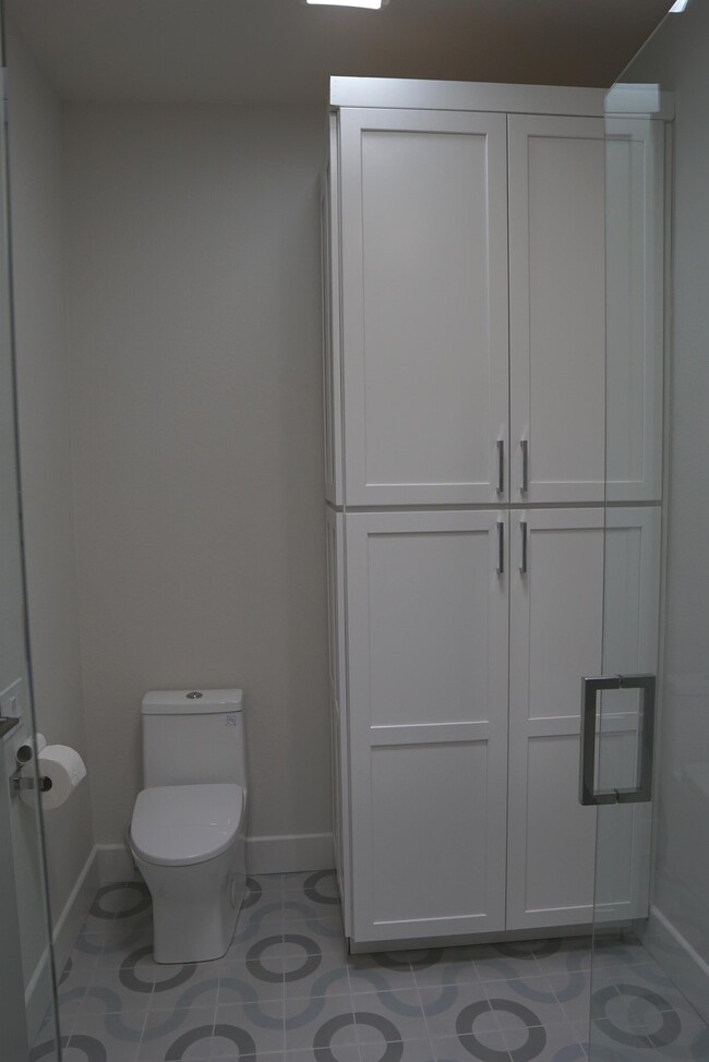 Building Photo - 204 N Hermosa Dr