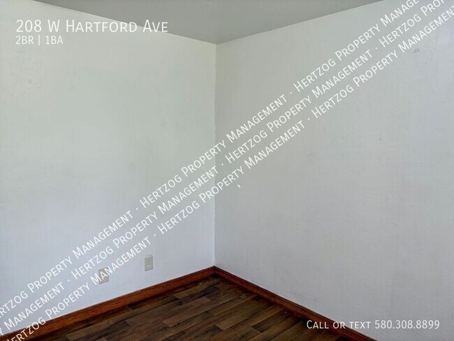 Building Photo - 208 W Hartford Ave
