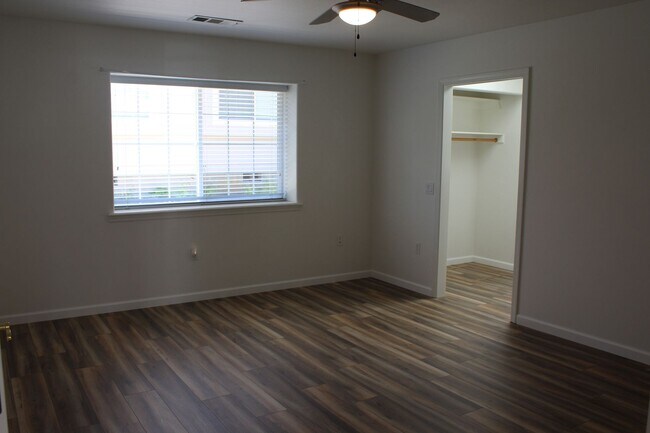 Building Photo - JR2060