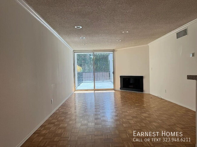 Building Photo - 8530 Holloway Dr