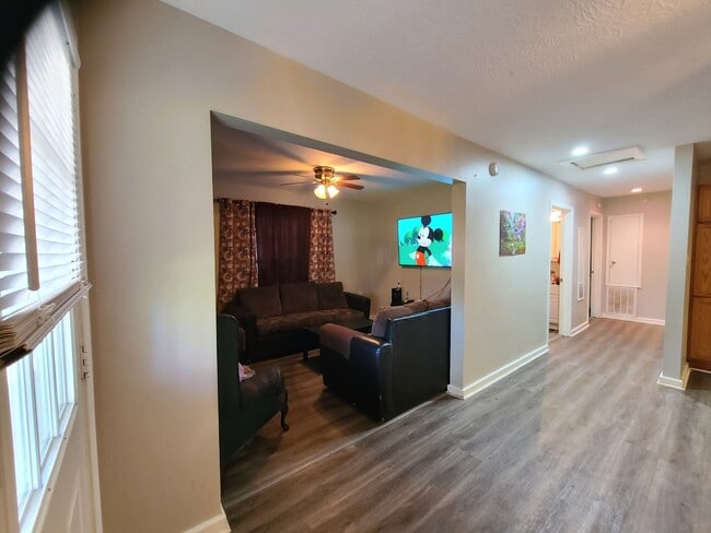 Building Photo - 2365 Cousins St