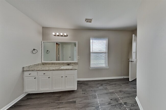 Building Photo - 17039 Kemble Creek Dr