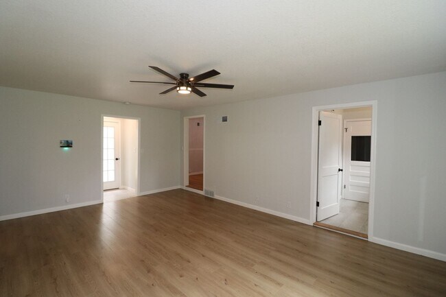 Building Photo - Gorgeous Home for Rent