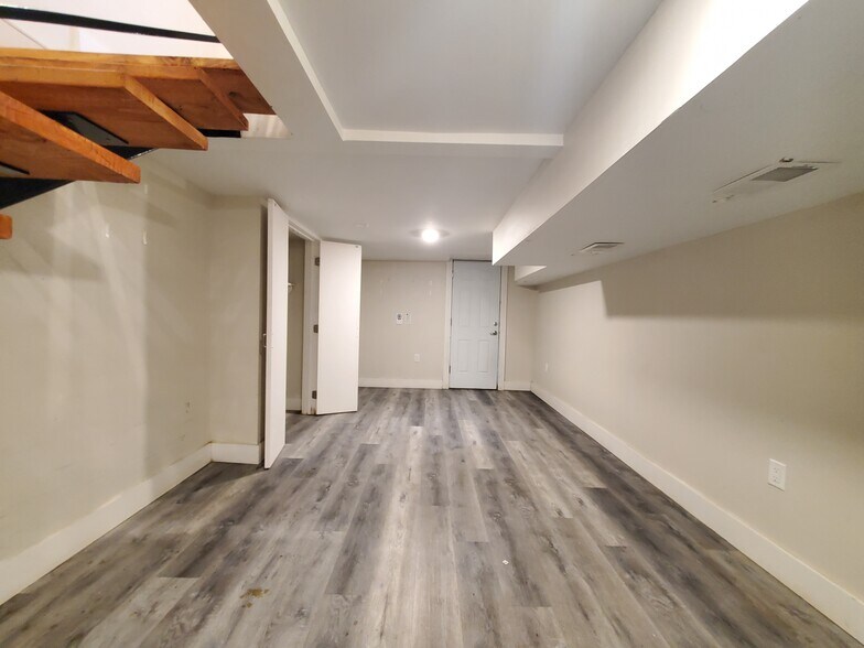 152 Boyd Ave 1B - 154 Boyd Ave