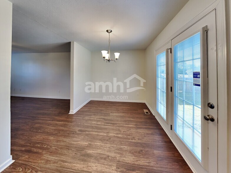 Building Photo - 4864 Ark Ln