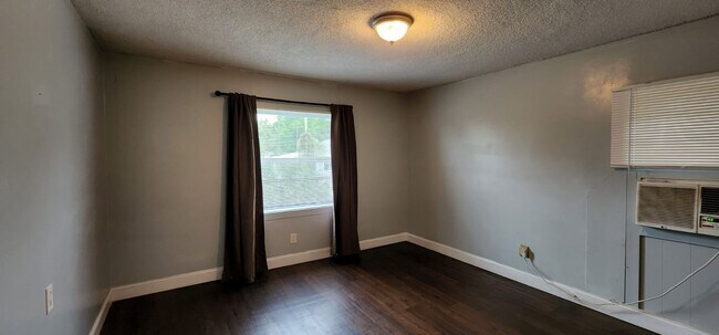 Building Photo - Upstairs Studio Apartment