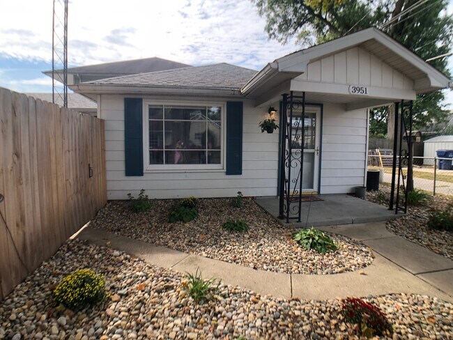 Building Photo - 3951 Hickory Ave