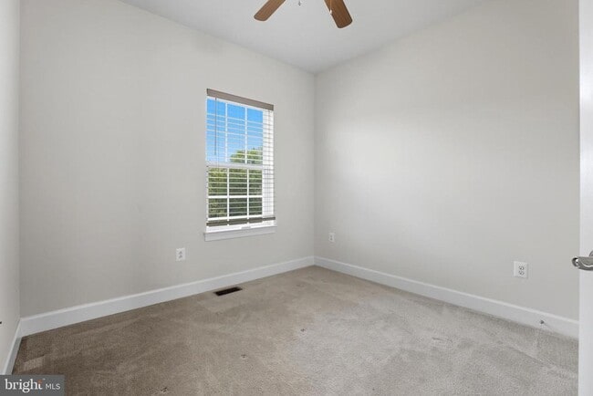 Building Photo - 10523 Hinton Wy