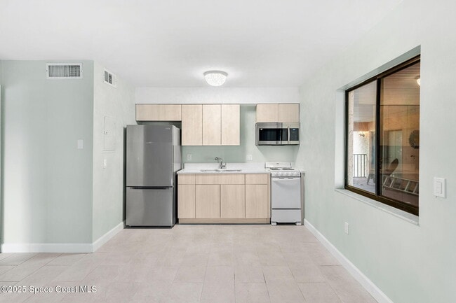 Building Photo - 251 San Juan Cir