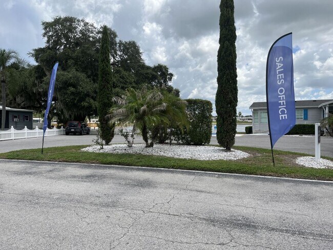 Building Photo - 34611 Ballyhoo Dr