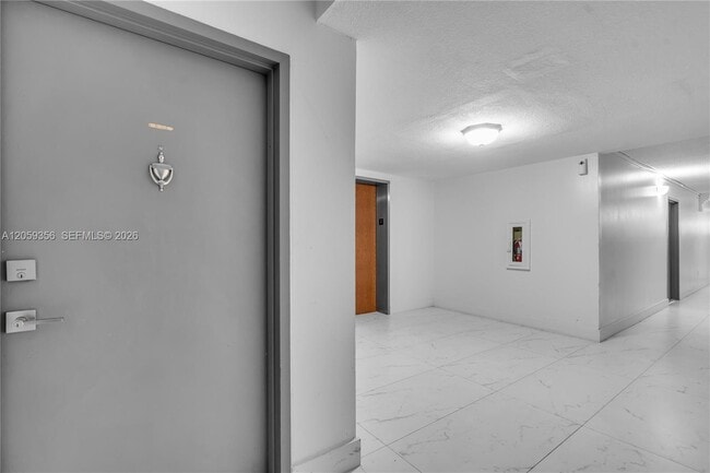 Building Photo - 9320 Fontainebleau Blvd