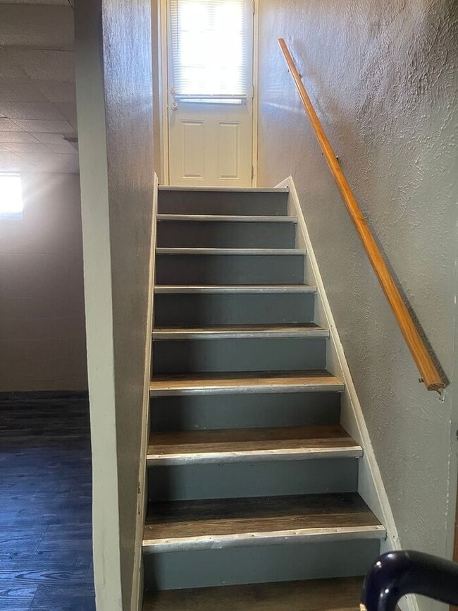 Building Photo - Luxury living at a great price!