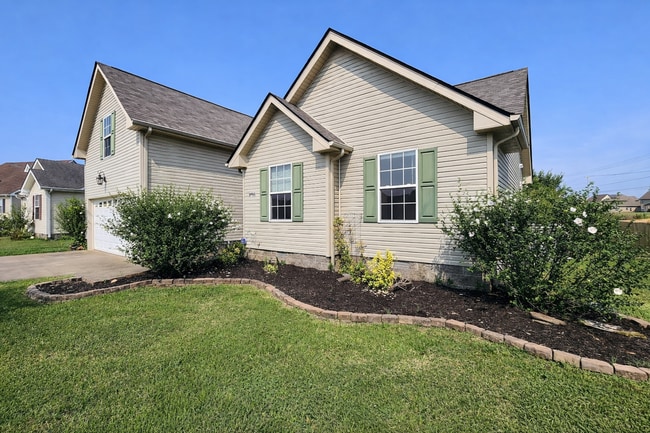 Building Photo - $1795 - 3 Beds 2 Baths + Bonus Room