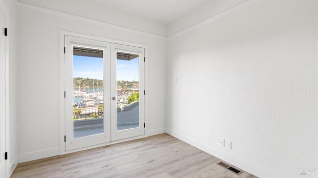 Building Photo - 833 Bridgeway
