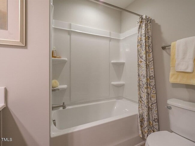 Building Photo - Gorgeous new townhome in the heart of Clay...