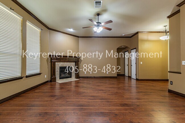 Building Photo - 2405 SW 138th St