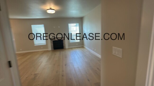 Building Photo - Spacious 4-Bedroom Home in Thurston Area –...