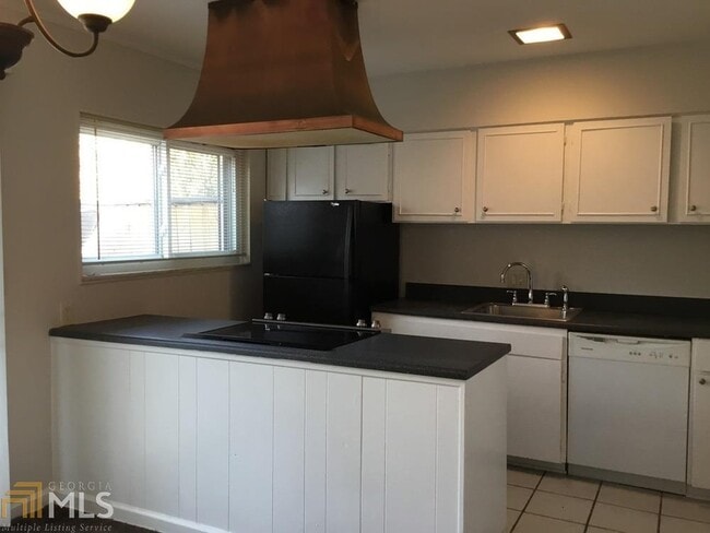 Building Photo - 3121 Colonial Way