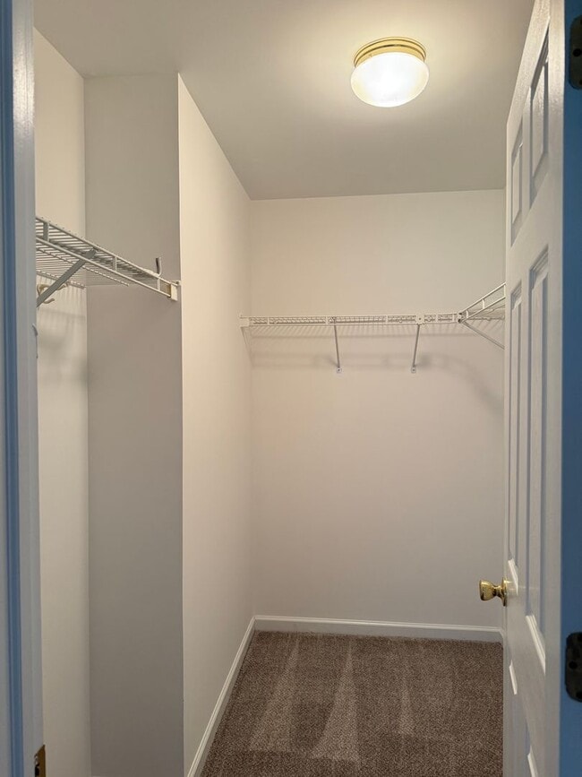 Building Photo - 2 Bedroom 2 Bathroom Townhome In Warwick T...
