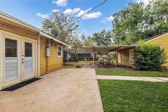 Building Photo - 4303 Piney Woods Dr