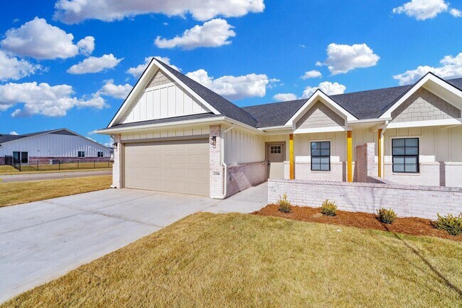 Building Photo - BRAND NEW 3 Bedroom/2 Bath Duplex in Godda...