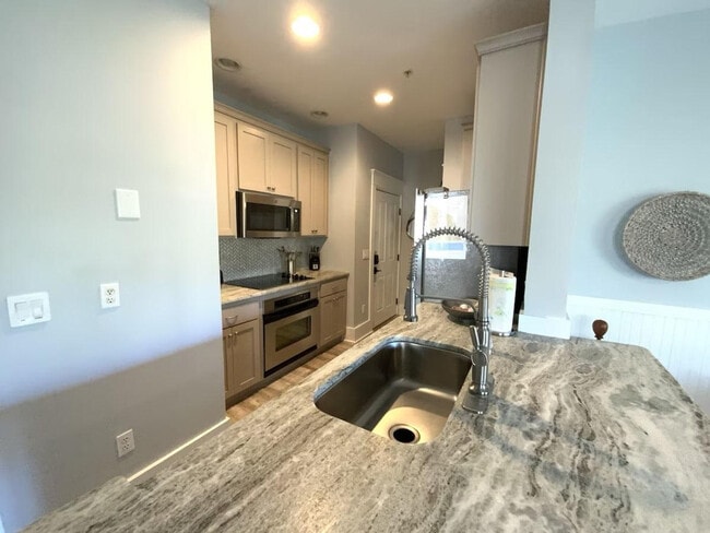 Building Photo - 122 Georgetown Ave