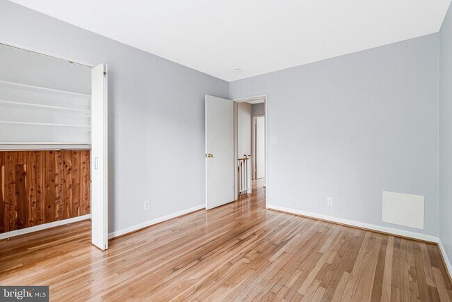 Building Photo - 206 G St SW