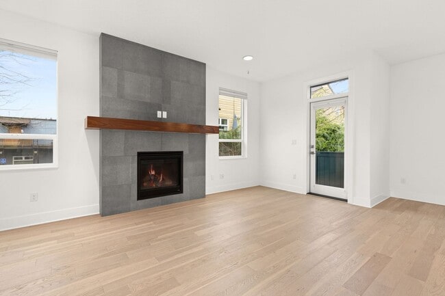 Building Photo - Stunning, Modern 4 bed home with attached ADU in King Neighborhood - AVAILABLE NOW!!