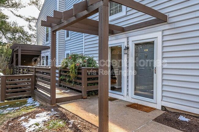 Building Photo - 9941 Oakton Terrace Rd