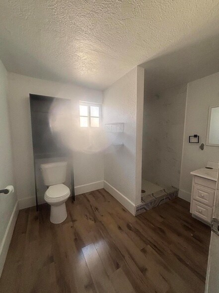 Building Photo - 83632 Manzanita Ave