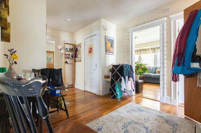 Building Photo - Brighton 4 Bed / 2 Bath – Spacious Layout – 9/1 Move-In