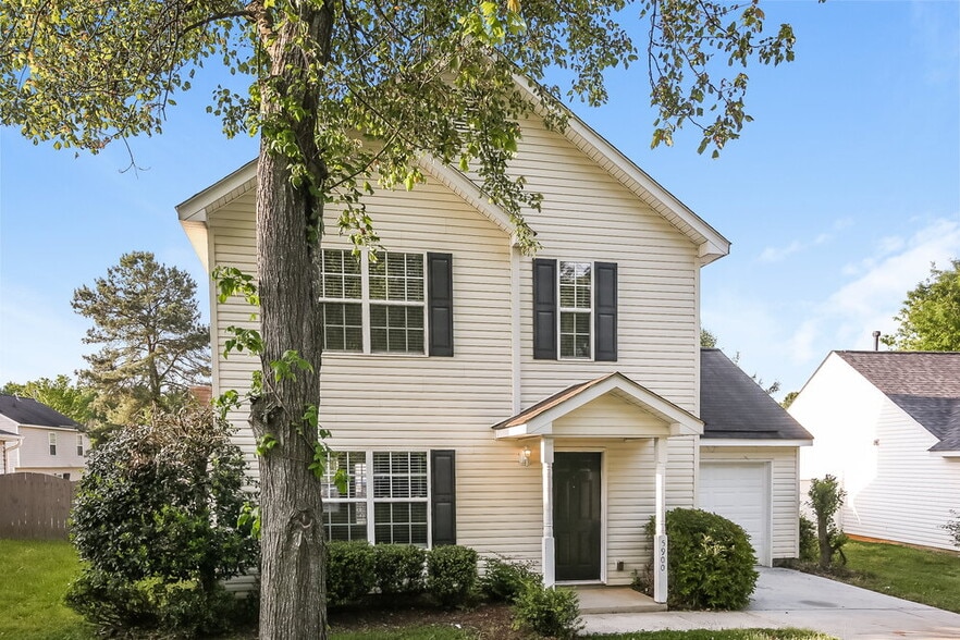 Building Photo - 5900 Hewitt Dr