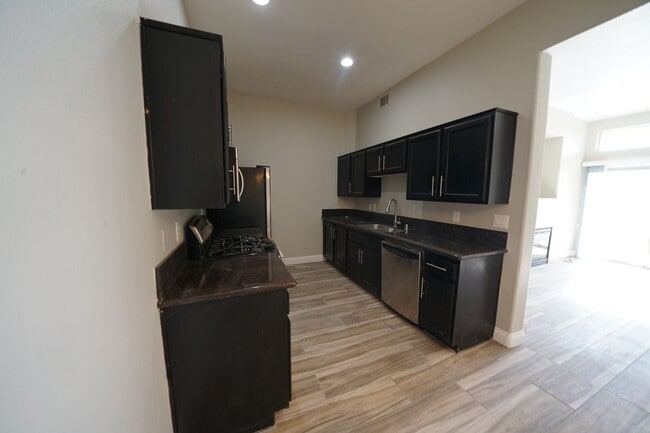 Building Photo - SHOWINGS AVAILABLE NOW