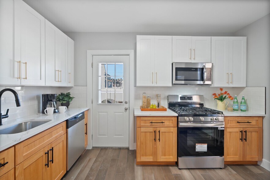 Building Photo - 895-901 Port Reading Ave