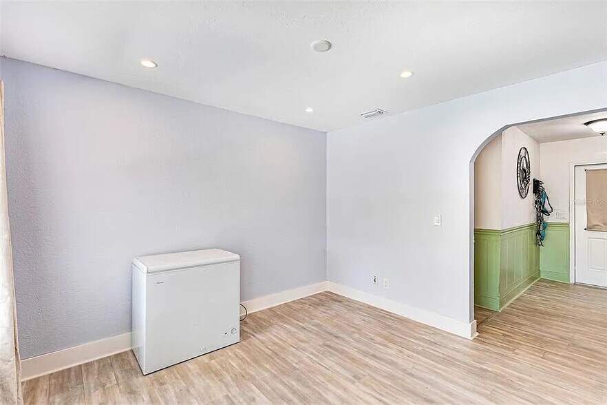 Building Photo - 323 Greenwood Ave