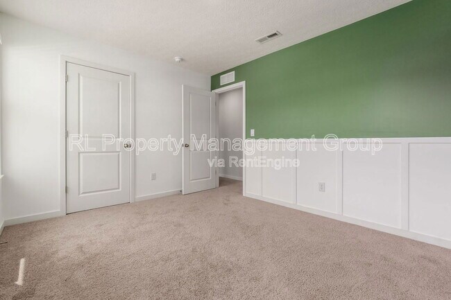 Building Photo - 214 Sterndale Dr