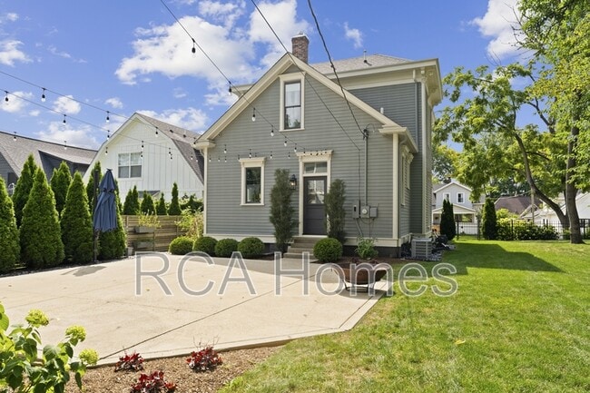Building Photo - 1321 N Beville Ave