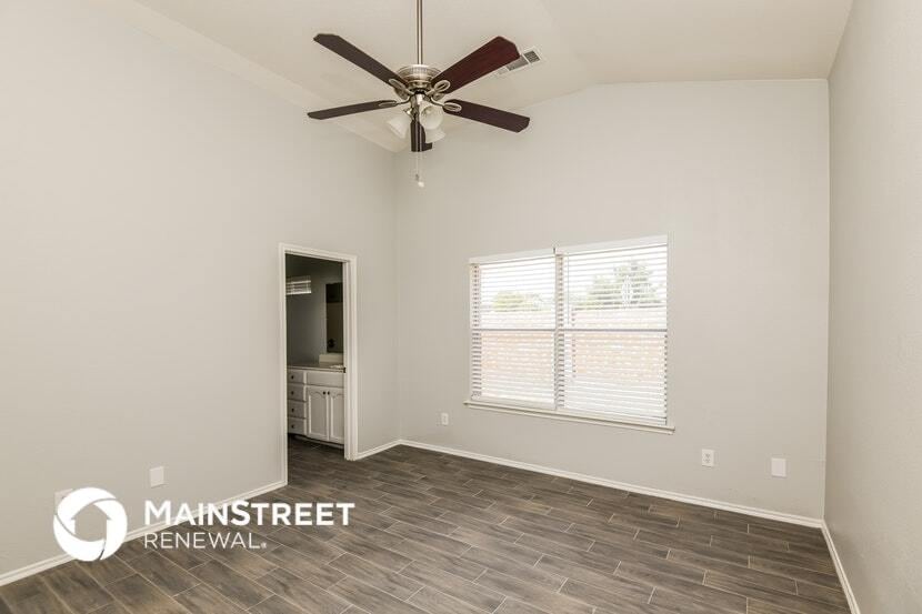 Building Photo - 1104 Maplewood Ln