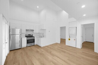 Building Photo - 308 N Catalina Ave