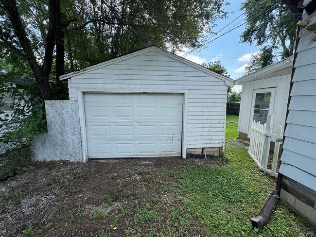 Building Photo - 2029 N Goodlet Ave