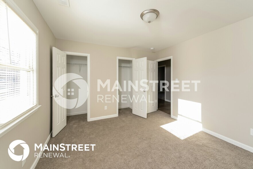 Building Photo - 320 W Steele St