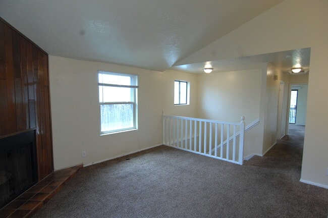 Building Photo - Great 4 Bedroom Now Available
