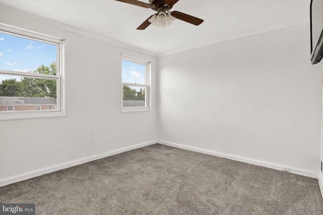 Building Photo - 5427 Channing Rd