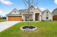 Building Photo - 215 Frio Dr